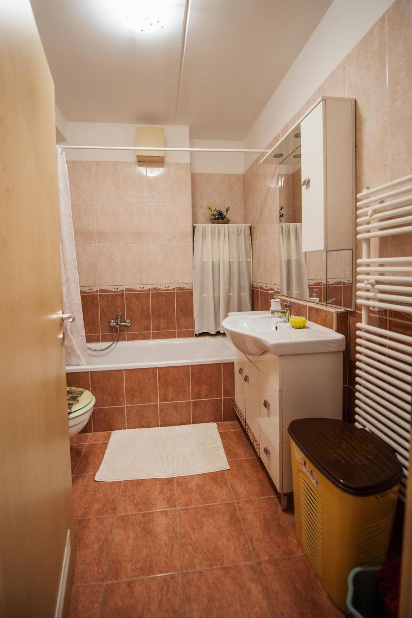 Inci Apartman Pecs Luaran gambar